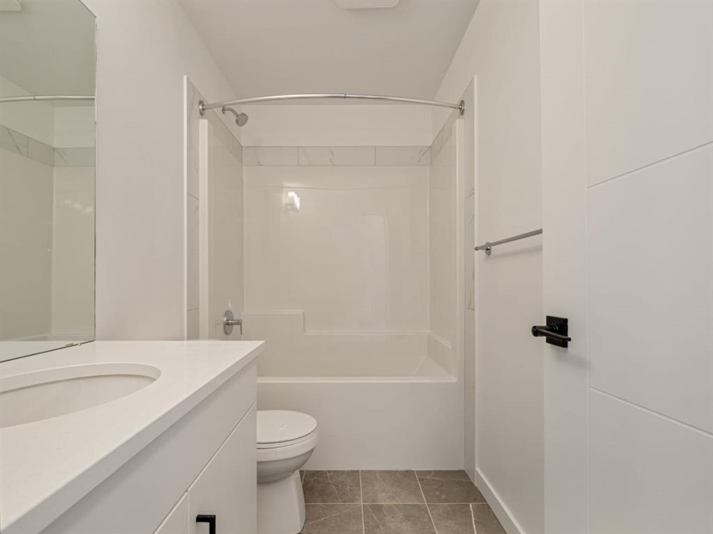 Picture of 554 Malahat Green W, Lethbridge Real Estate Listing