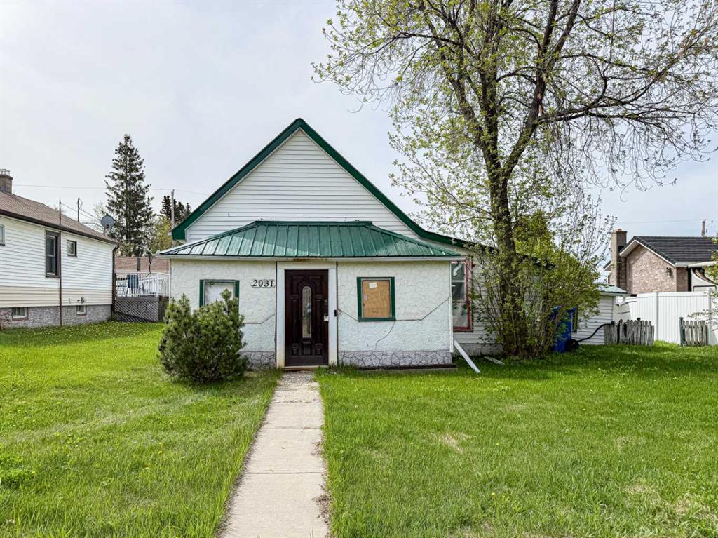 Picture of 2031 18 Avenue , Bowden Real Estate Listing
