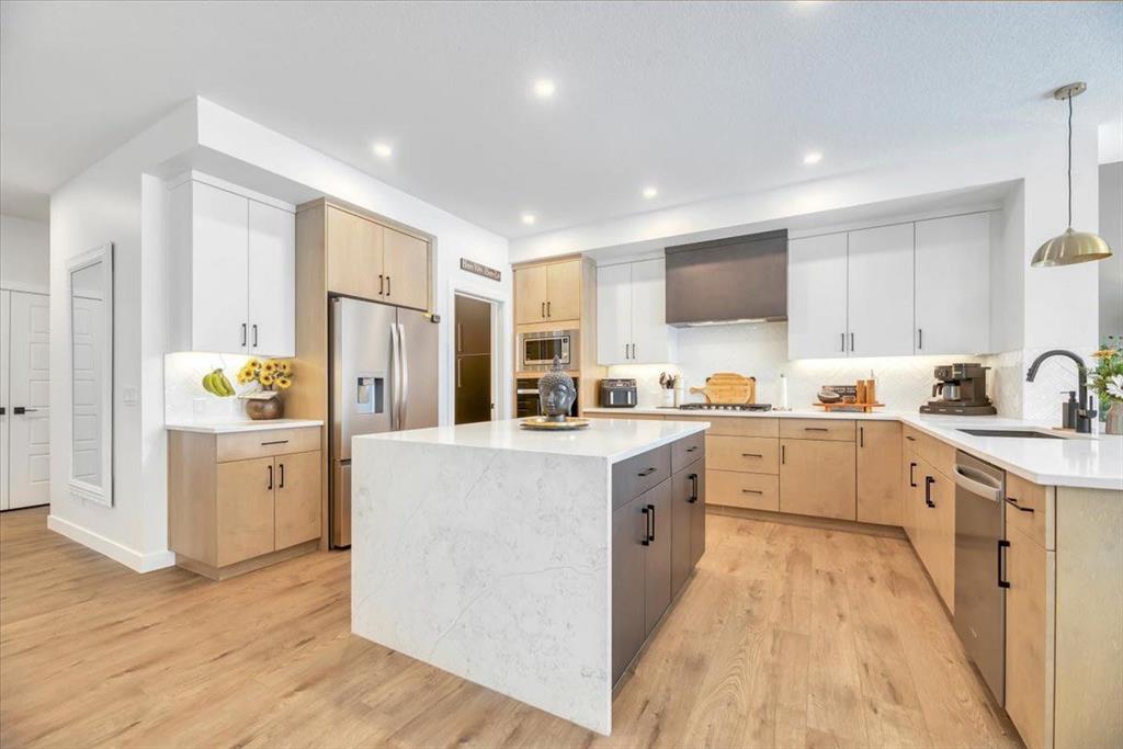 Picture of 77 Versant Point SW, Calgary Real Estate Listing