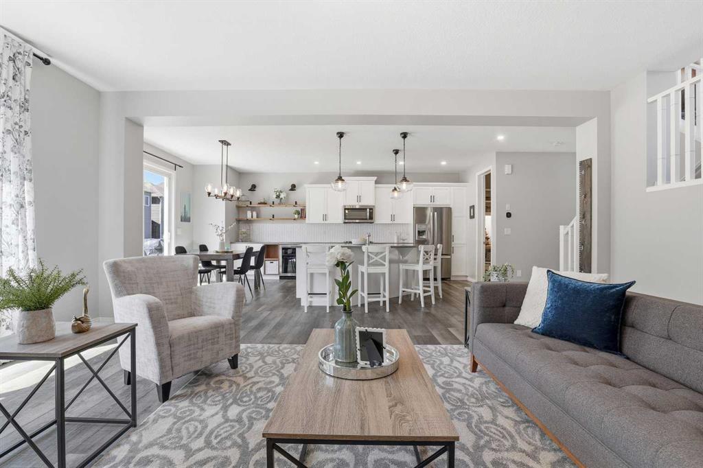 Picture of 25 Yorkville Green SW, Calgary Real Estate Listing