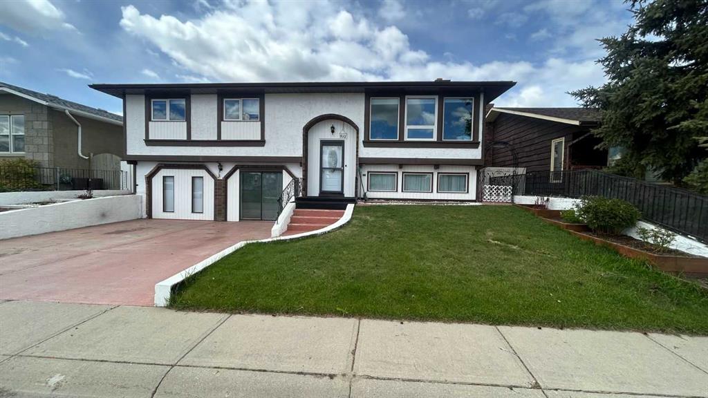 Picture of 911 12 Street SE, High River Real Estate Listing