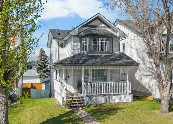 Picture of 10744 Hidden Valley Drive NW, Calgary Real Estate Listing