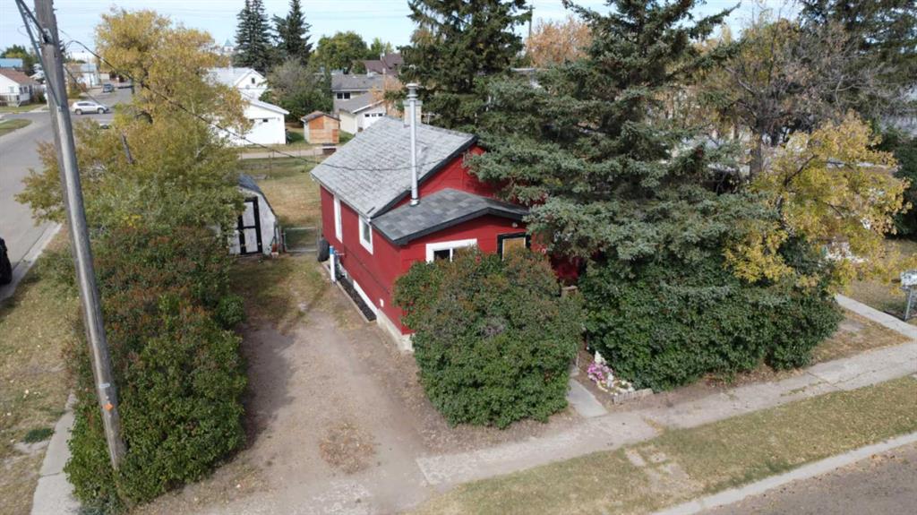 Picture of 320 Railway Avenue W, Hanna Real Estate Listing