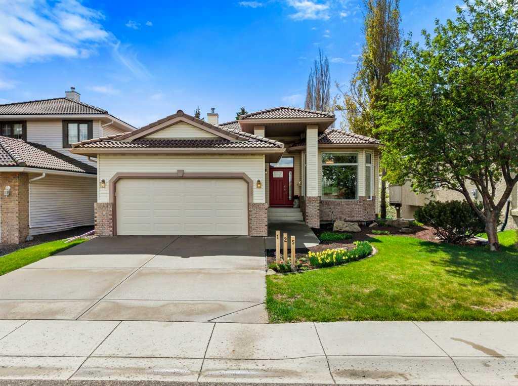 Picture of 125 Woodpark Close SW, Calgary Real Estate Listing