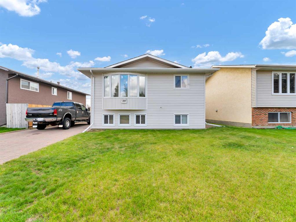 Picture of 39 Rae Crescent SE, Medicine Hat Real Estate Listing
