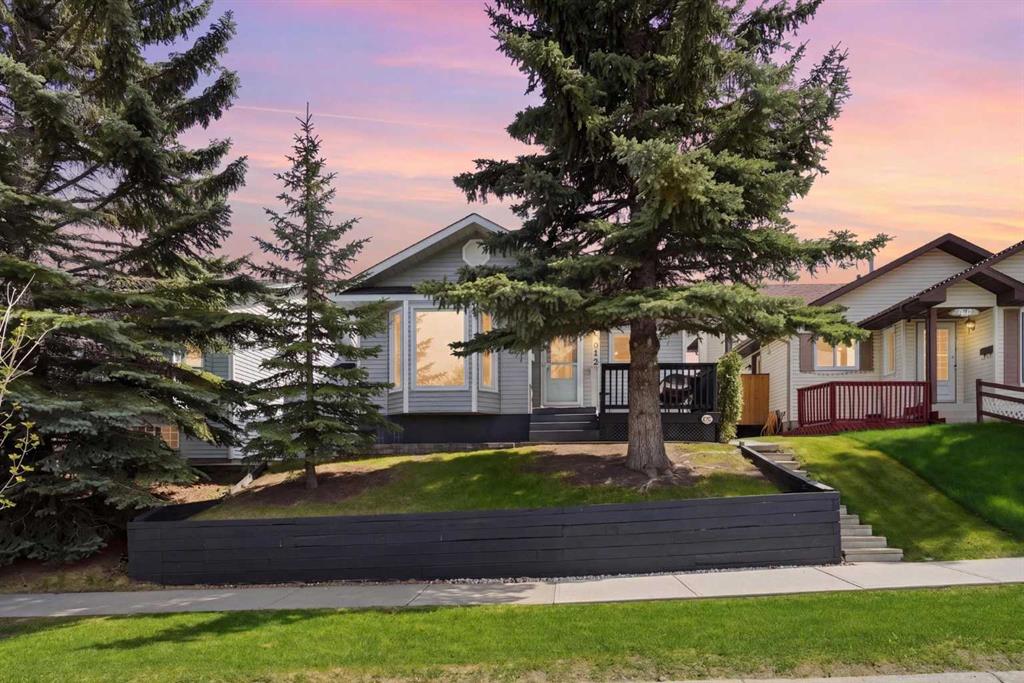 Picture of 672 Macewan Drive NW, Calgary Real Estate Listing
