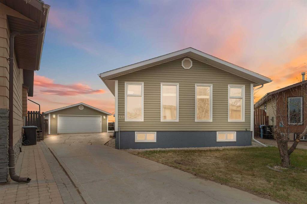 Picture of 233 GLADSTONE Bay , Fort McMurray Real Estate Listing