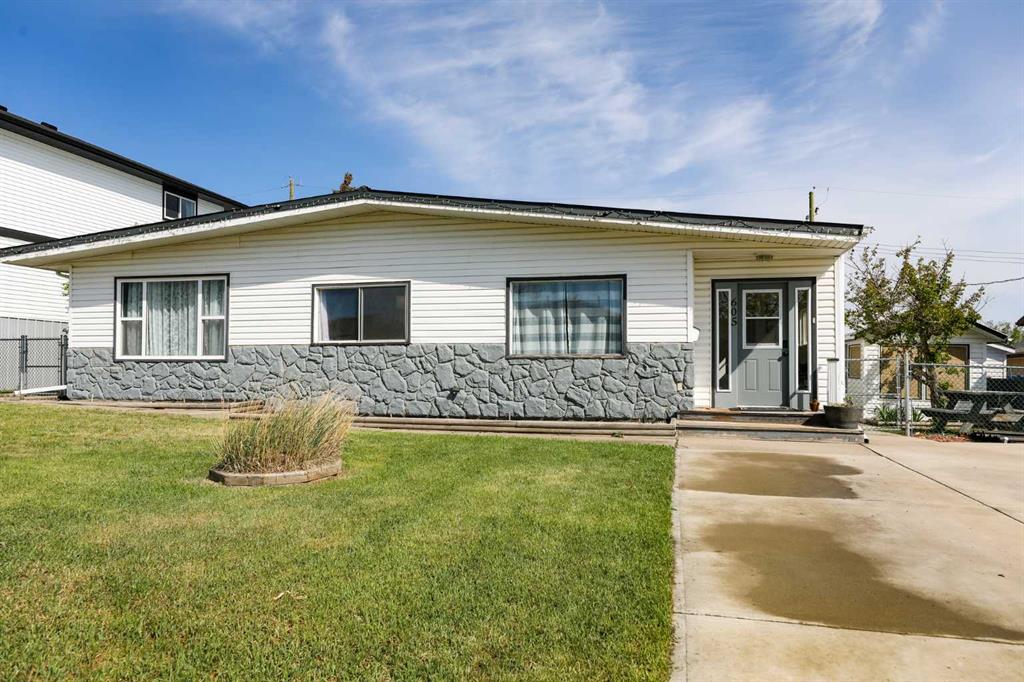 Picture of 605 50 Avenue , Coalhurst Real Estate Listing