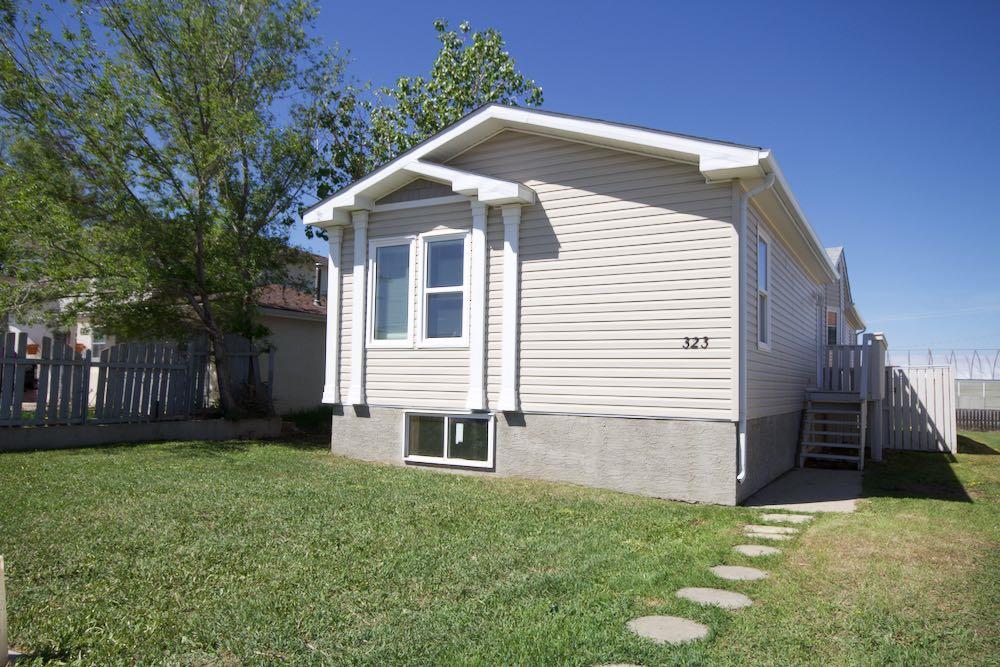 Picture of 323 2 Street NW, Redcliff Real Estate Listing