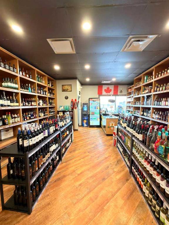 Picture of 4, 79 Railway Street E, Cochrane Real Estate Listing
