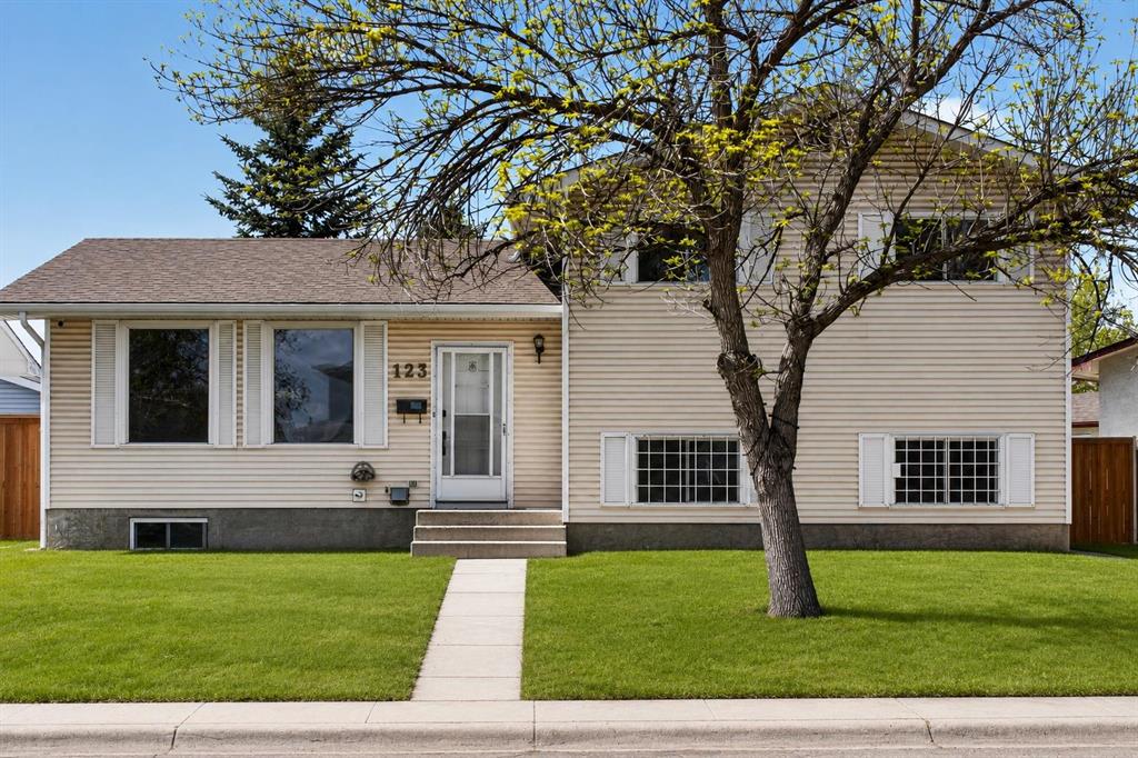 Picture of 123 Rundleridge Way NE, Calgary Real Estate Listing