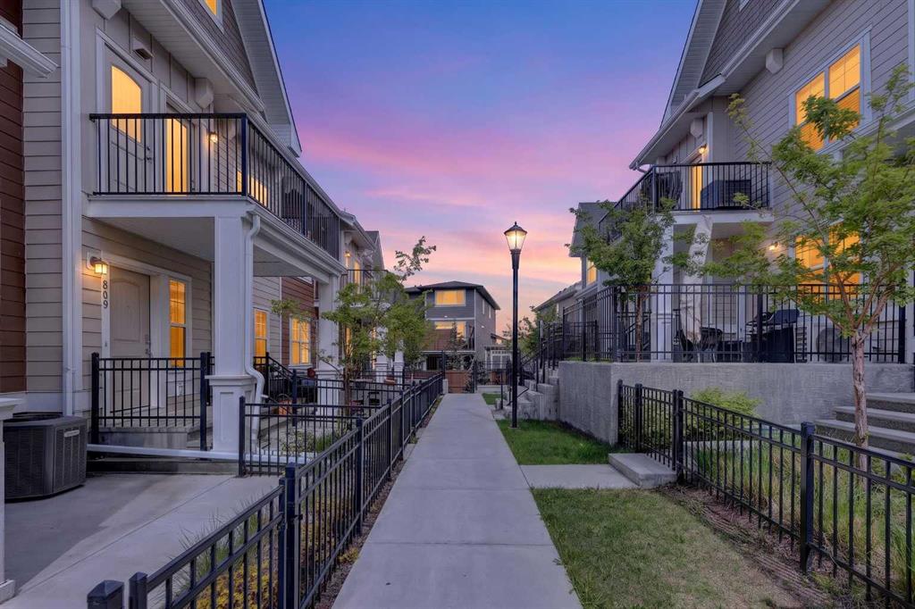 Picture of 814 Cranbrook Walk SE, Calgary Real Estate Listing
