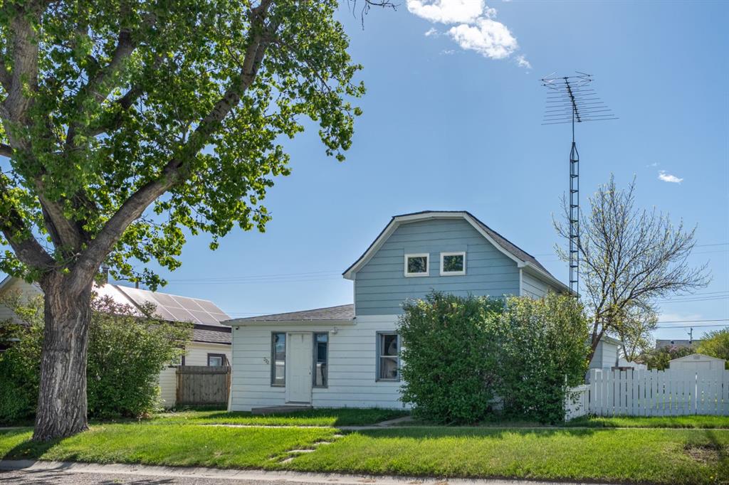 Picture of 223 2 Street N, Vulcan Real Estate Listing