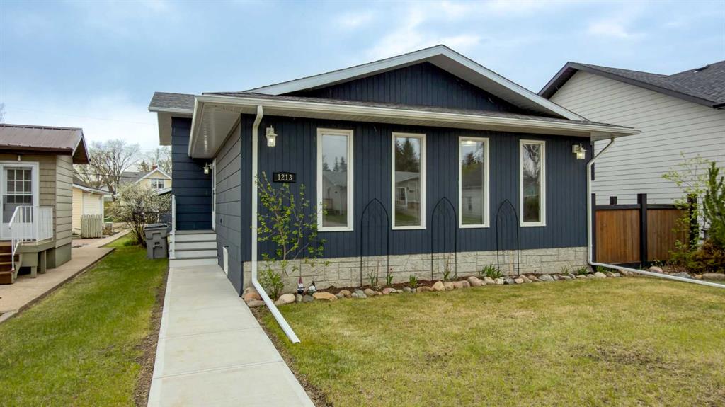 Picture of 1213 4 Avenue , Wainwright Real Estate Listing