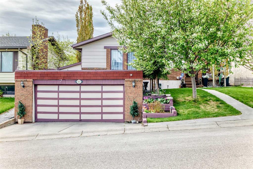 Picture of 43 Beaconsfield Way NW, Calgary Real Estate Listing