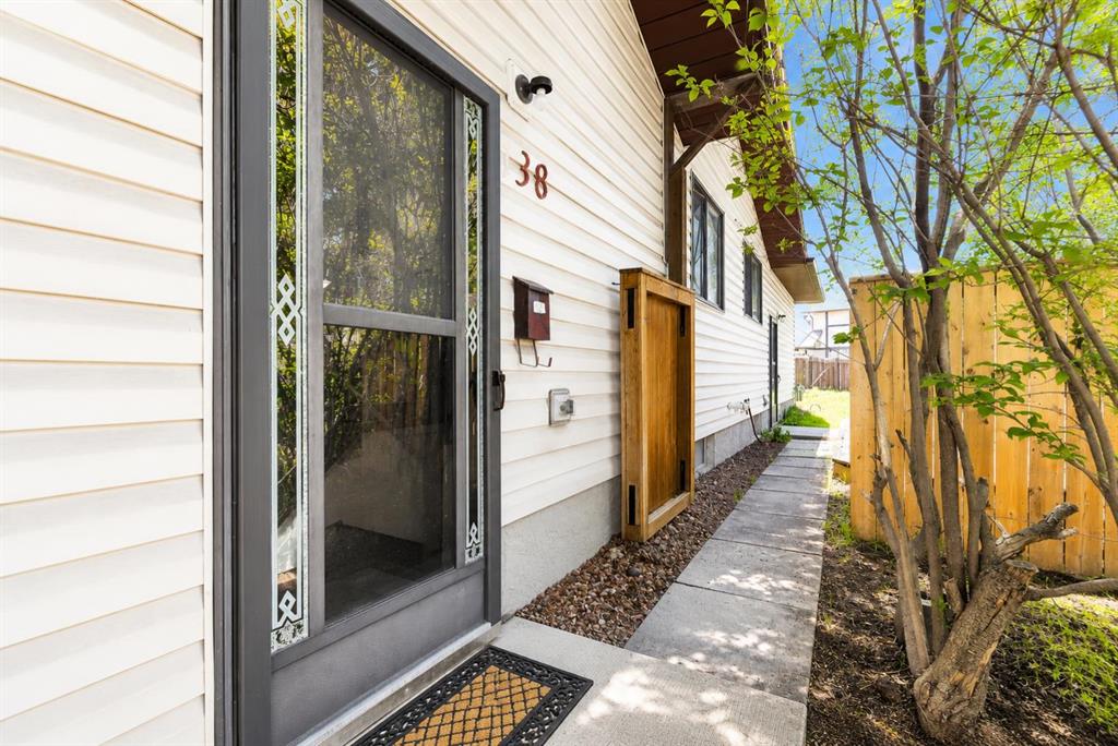 Picture of 138 Dalhousie Road NW, Calgary Real Estate Listing