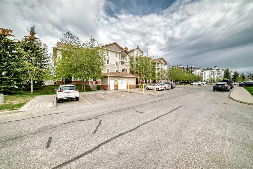 Picture of 408, 16 Country Village Bay NE, Calgary Real Estate Listing