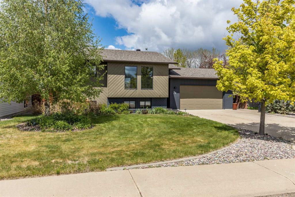 Picture of 20 Carter Crescent SE, Medicine Hat Real Estate Listing