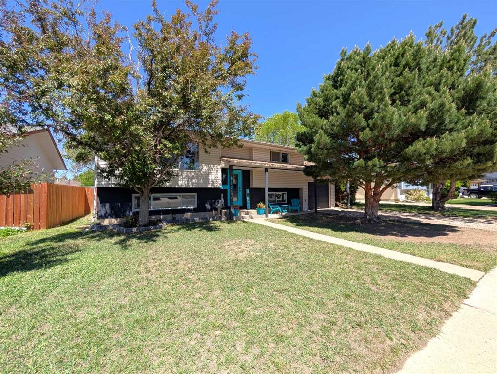 Picture of 112 Sprague Way SE, Medicine Hat Real Estate Listing