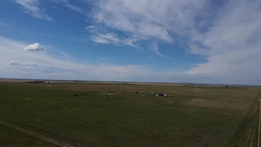 Picture of 180082 RGE RD 255  , Rural Vulcan County Real Estate Listing