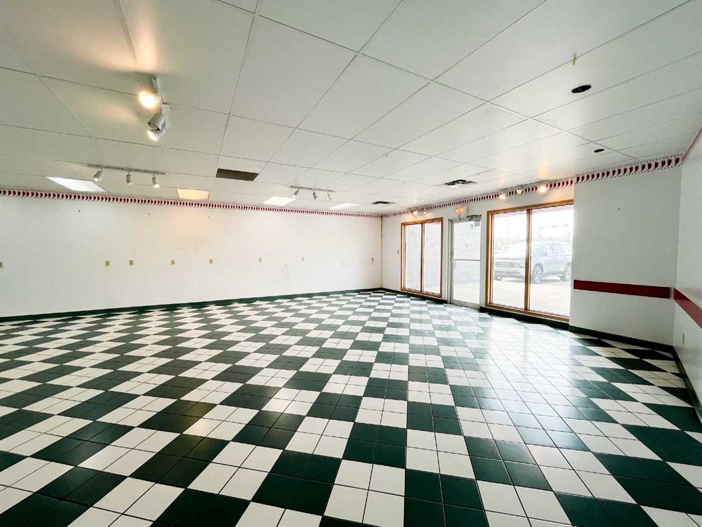 Picture of 104, 1290 Trans Canada Way SE, Medicine Hat Real Estate Listing