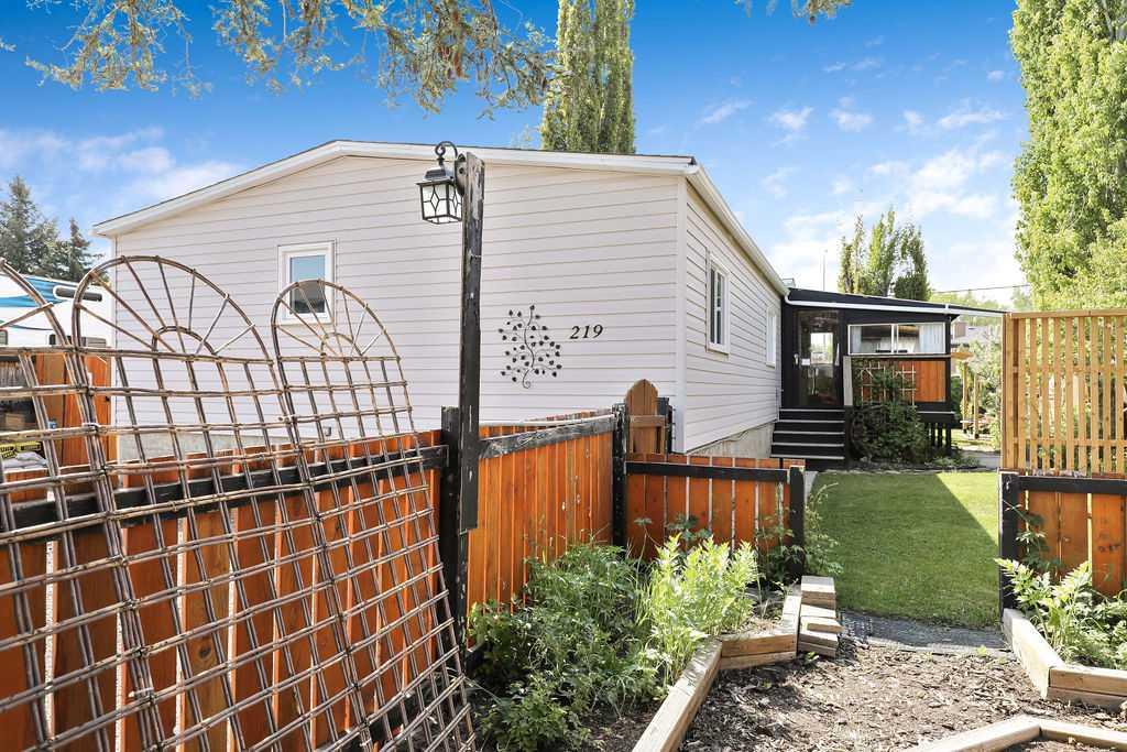 Picture of 219 1st Avenue NW, Diamond Valley Real Estate Listing