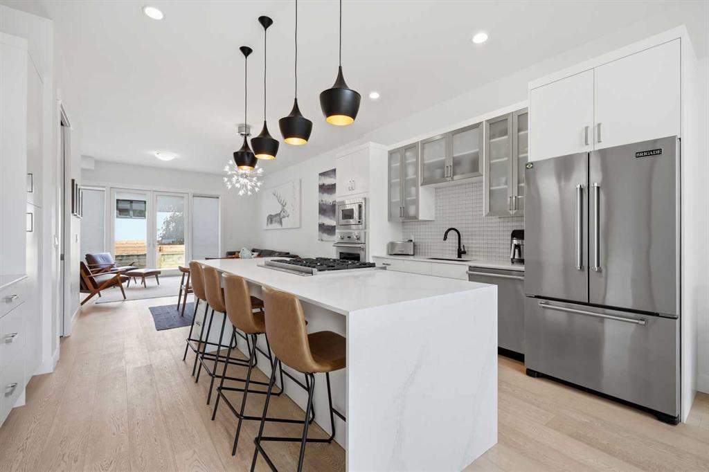 Picture of 2124 32 Avenue SW, Calgary Real Estate Listing