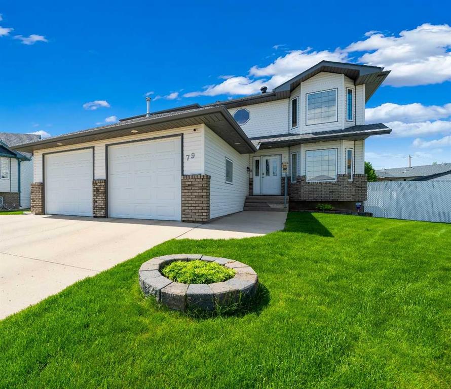 Picture of 79 Henderson Court NE, Medicine Hat Real Estate Listing