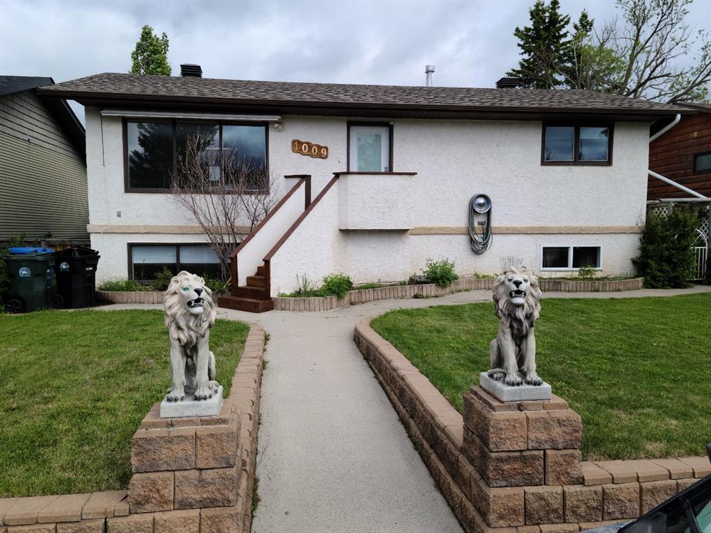 Picture of 1009 1 Street NE, Sundre Real Estate Listing