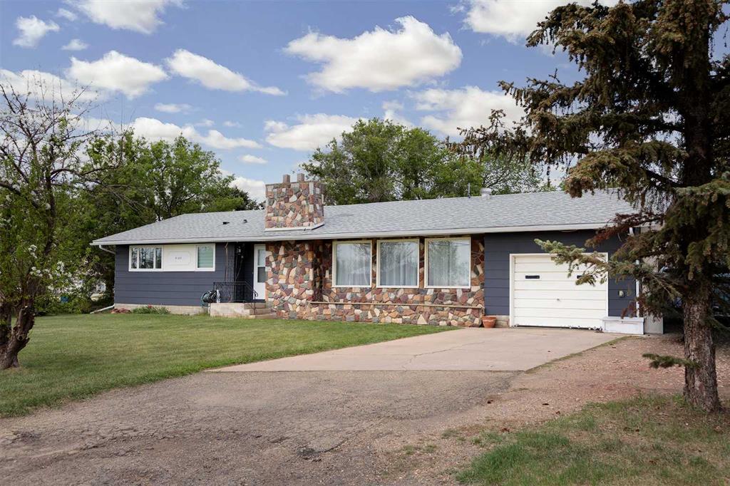 Picture of 5102 56 Street , Daysland Real Estate Listing