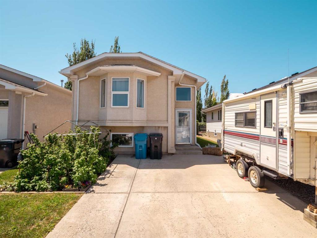 Picture of 76 Blackfoot Crescent W, Lethbridge Real Estate Listing