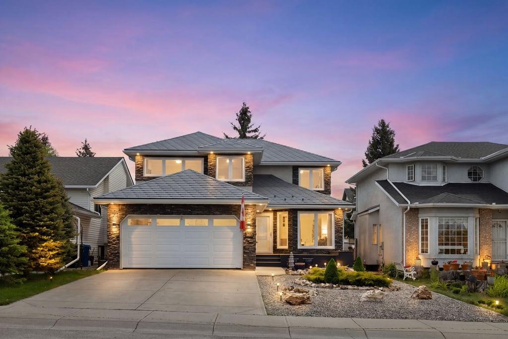 Picture of 439 Douglas Woods Drive SE, Calgary Real Estate Listing
