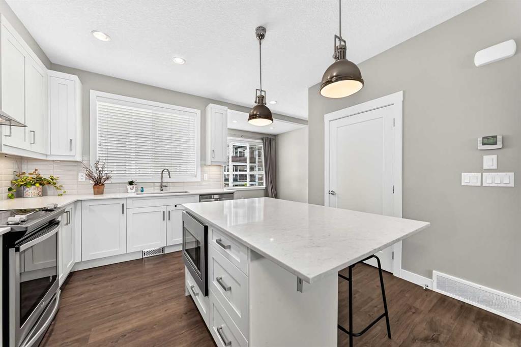 Picture of 125 Walgrove Cove SE, Calgary Real Estate Listing