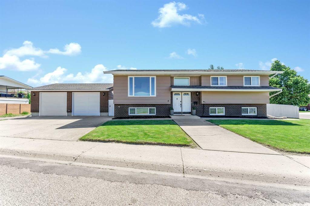 Picture of 8 Corbitt Way SE, Medicine Hat Real Estate Listing