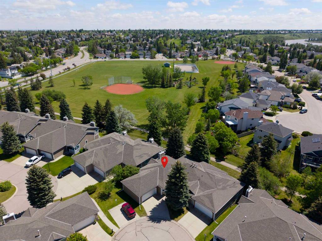Picture of 42 Douglasbank Gardens SE, Calgary Real Estate Listing