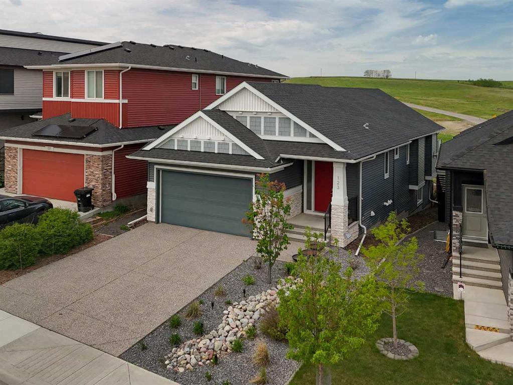 Picture of 123 Crestridge Hill SW, Calgary Real Estate Listing