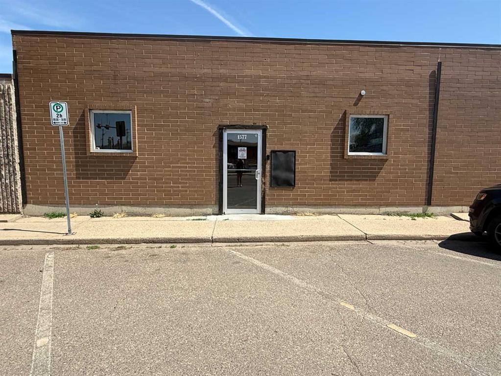 Picture of 1577 Dunmore Road SE, Medicine Hat Real Estate Listing