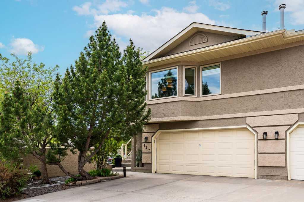 Picture of 147 Silver Creek Mews NW, Calgary Real Estate Listing
