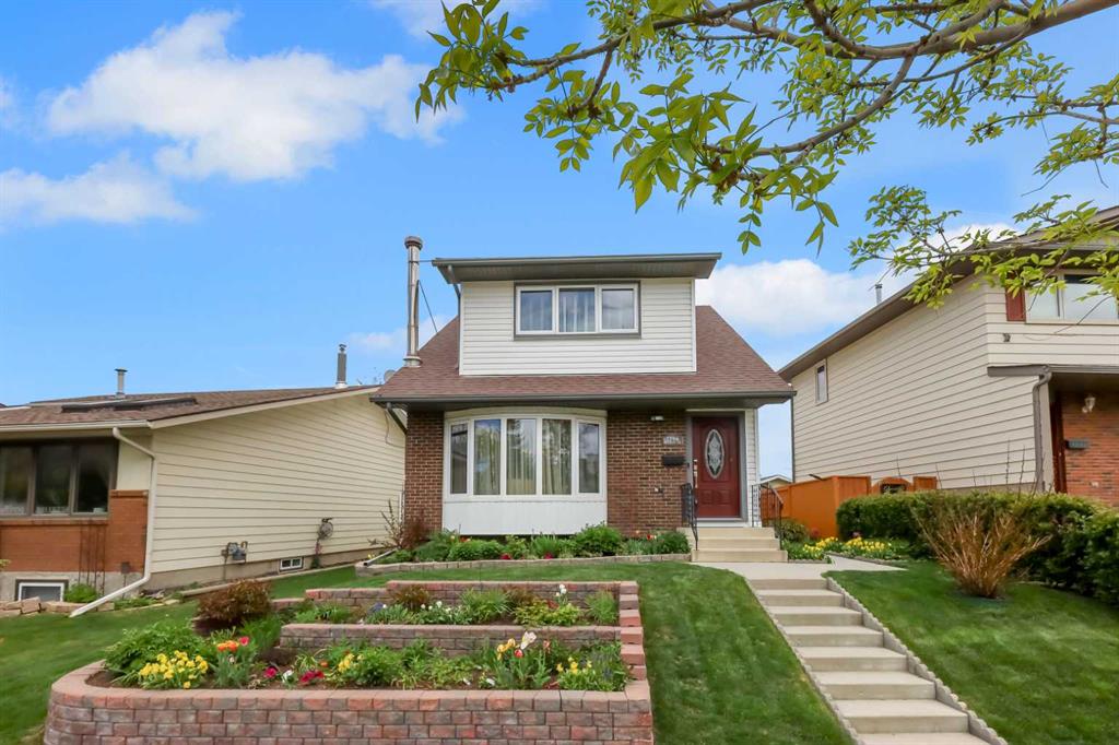 Picture of 1296 Berkley Drive NW, Calgary Real Estate Listing
