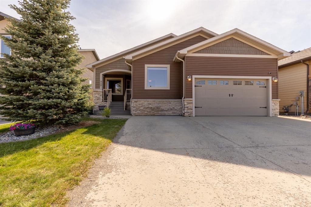 Picture of 525 Edinburgh Road W, Lethbridge Real Estate Listing