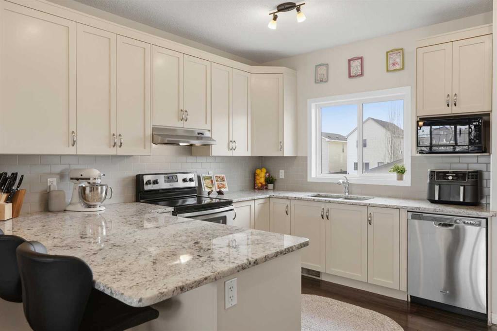 Picture of 2116 Reunion Square NW, Airdrie Real Estate Listing