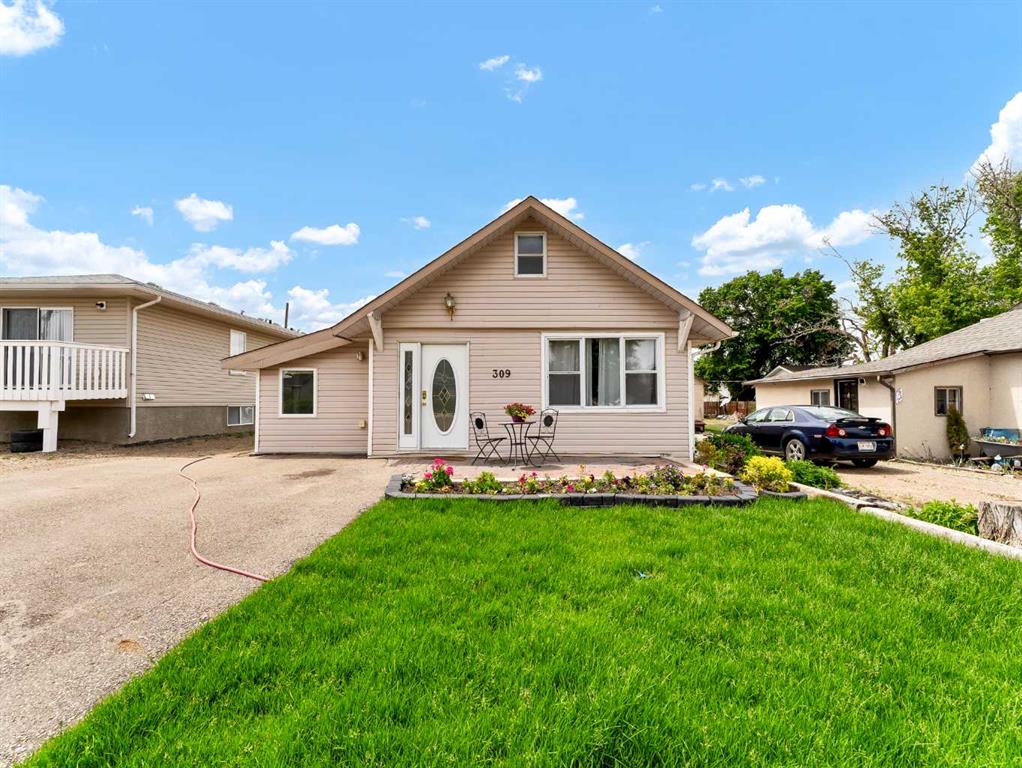 Picture of 309 1 Street NW, Redcliff Real Estate Listing