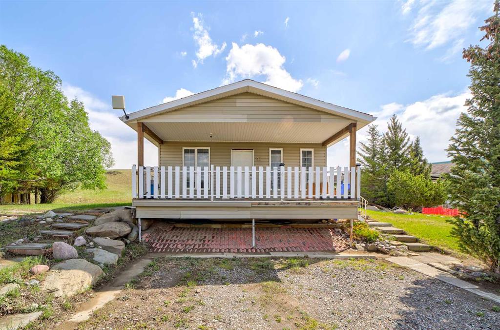 Picture of 93 4 Avenue , Pincher Creek Real Estate Listing