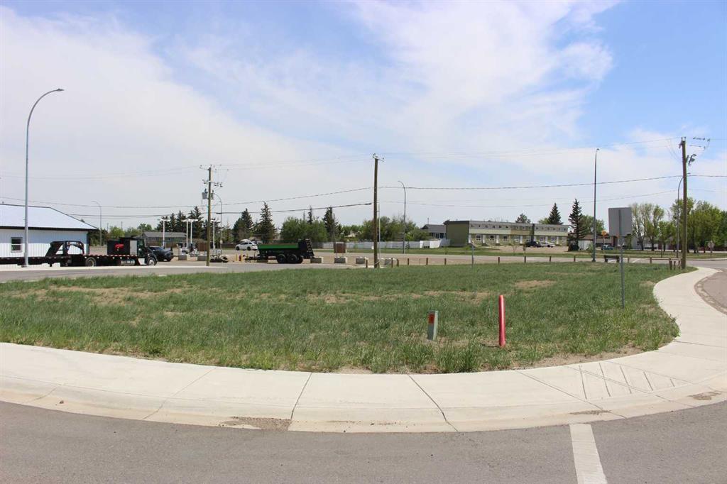 Picture of 862 Crescent Avenue , Picture Butte Real Estate Listing