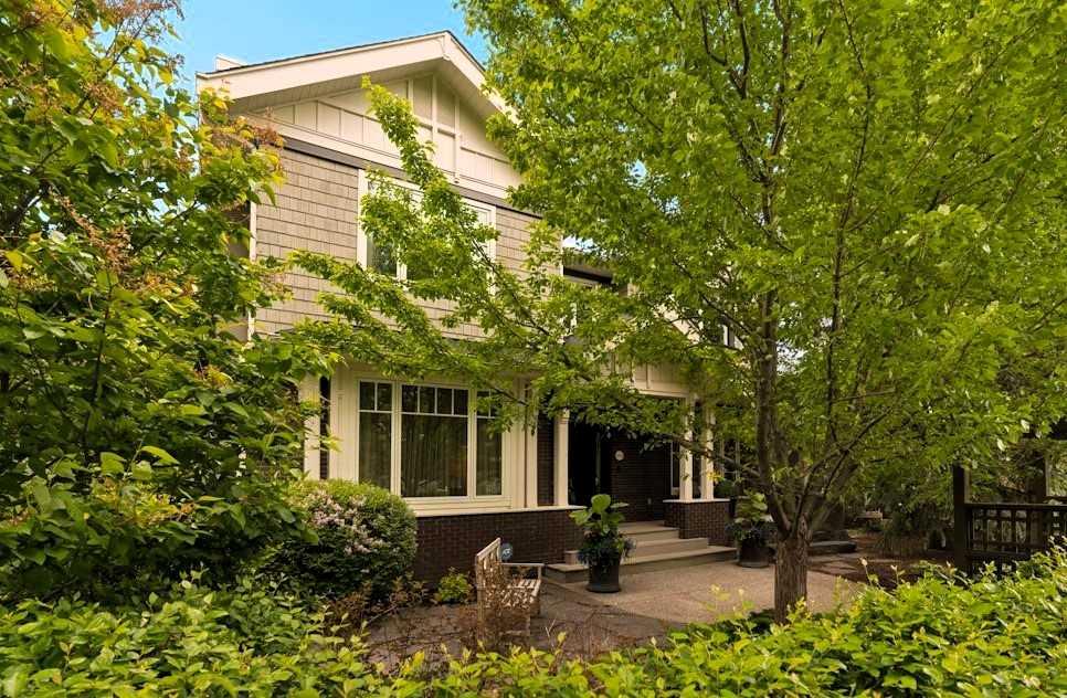Picture of 3028 3 Street SW, Calgary Real Estate Listing