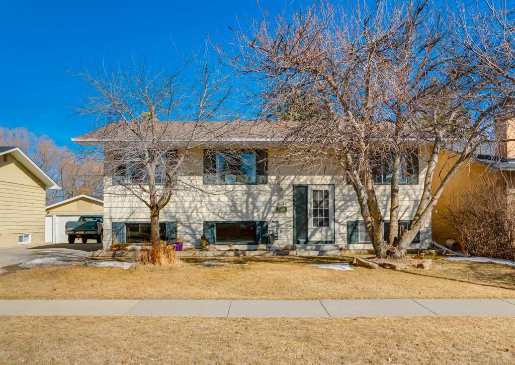 Picture of 10012 Oakfield Drive SW, Calgary Real Estate Listing