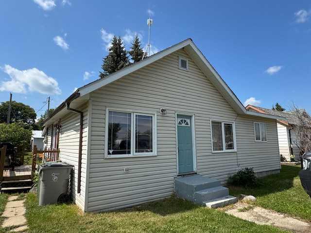 Picture of 208 1 Street W, Lashburn Real Estate Listing