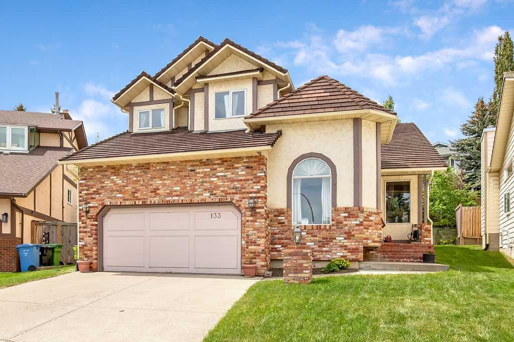 Picture of 133 Signal Hill Circle SW, Calgary Real Estate Listing