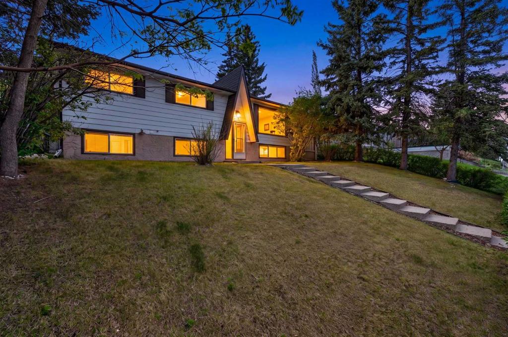 Picture of 7539 Hunterview Drive NW, Calgary Real Estate Listing