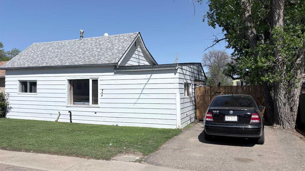 Picture of 518 3 Street W, Bow Island Real Estate Listing